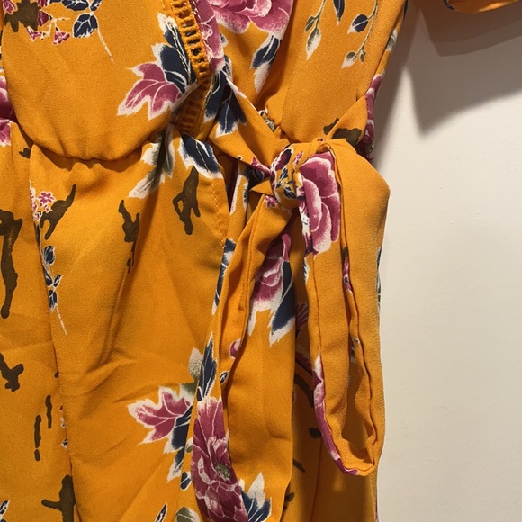 Barely used flower blouse! - Picture 4 of 6